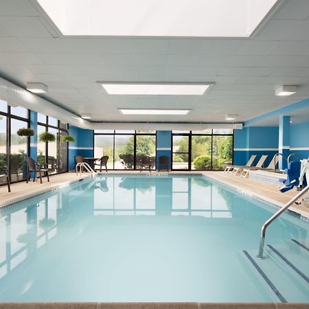 Holiday Inn Express & Suites - North Brunswick By Ihg Екстериор снимка
