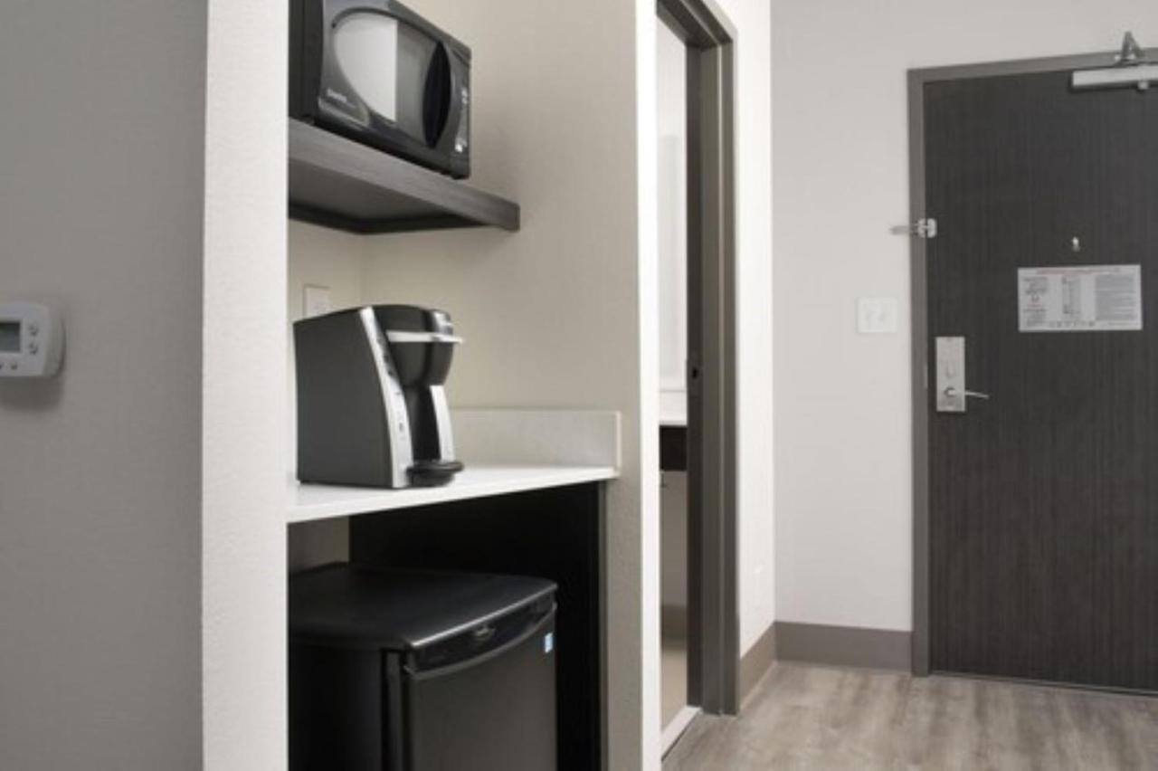 Holiday Inn Express & Suites - North Brunswick By Ihg Екстериор снимка