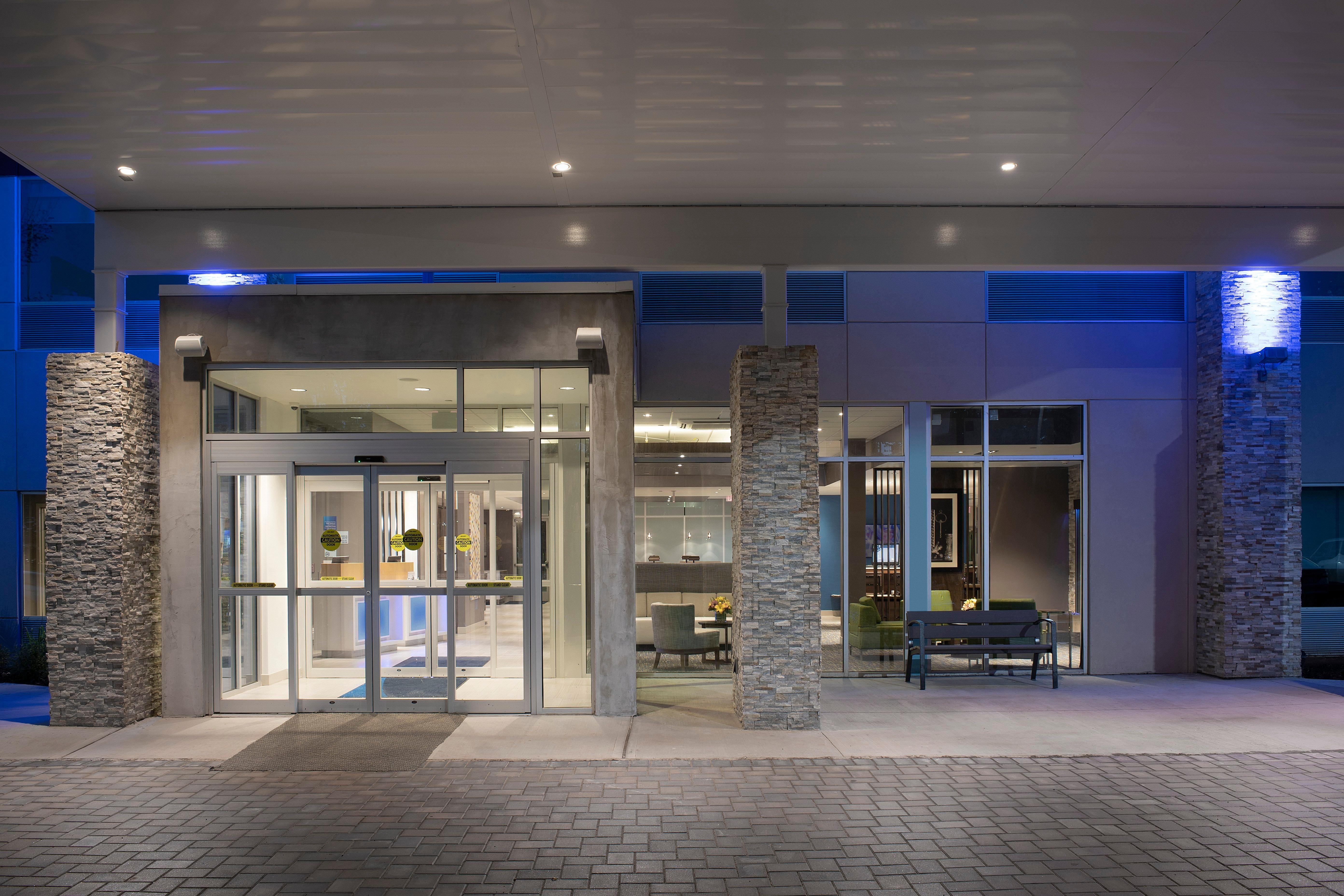 Holiday Inn Express & Suites - North Brunswick By Ihg Екстериор снимка