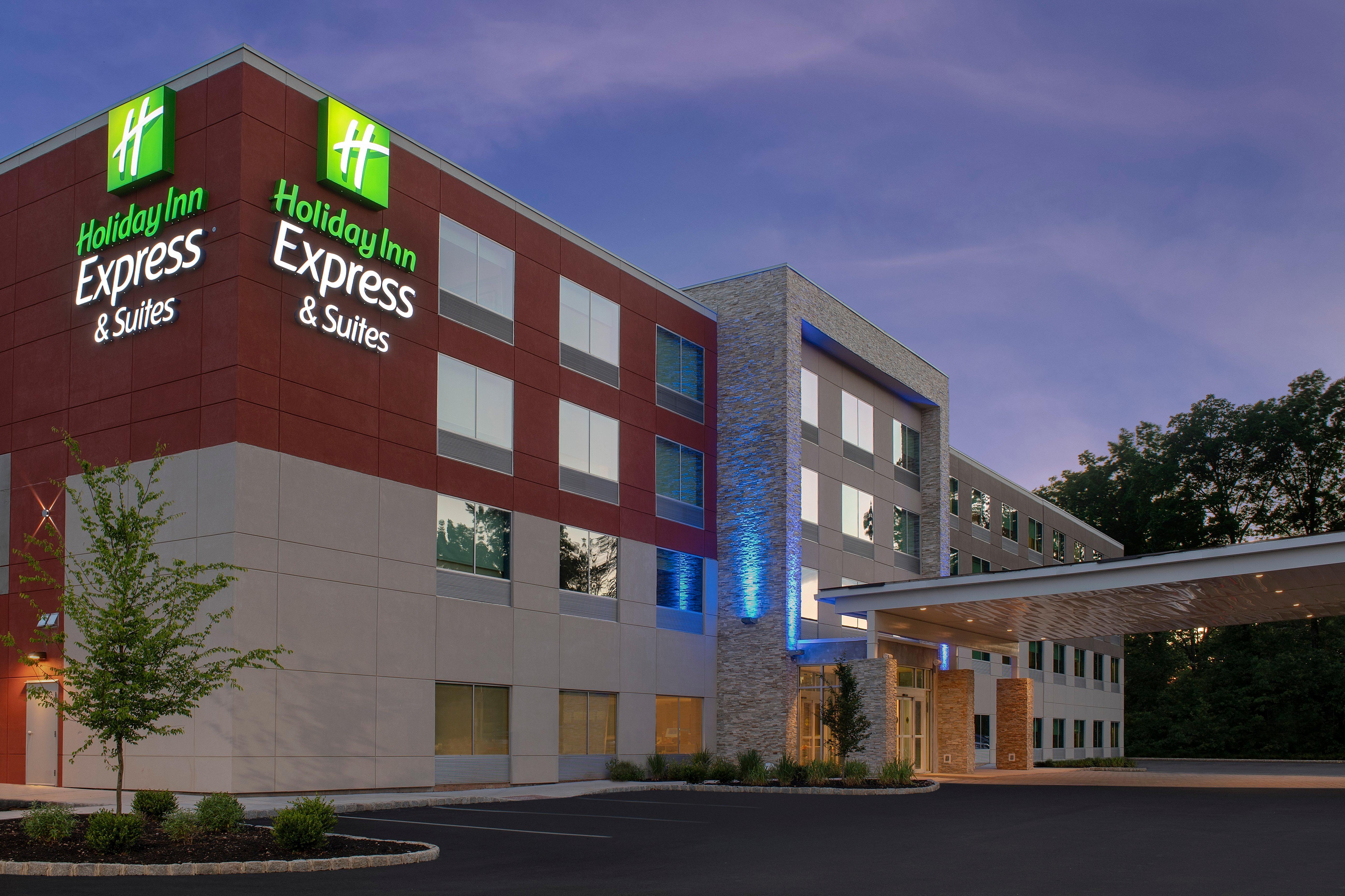 Holiday Inn Express & Suites - North Brunswick By Ihg Екстериор снимка