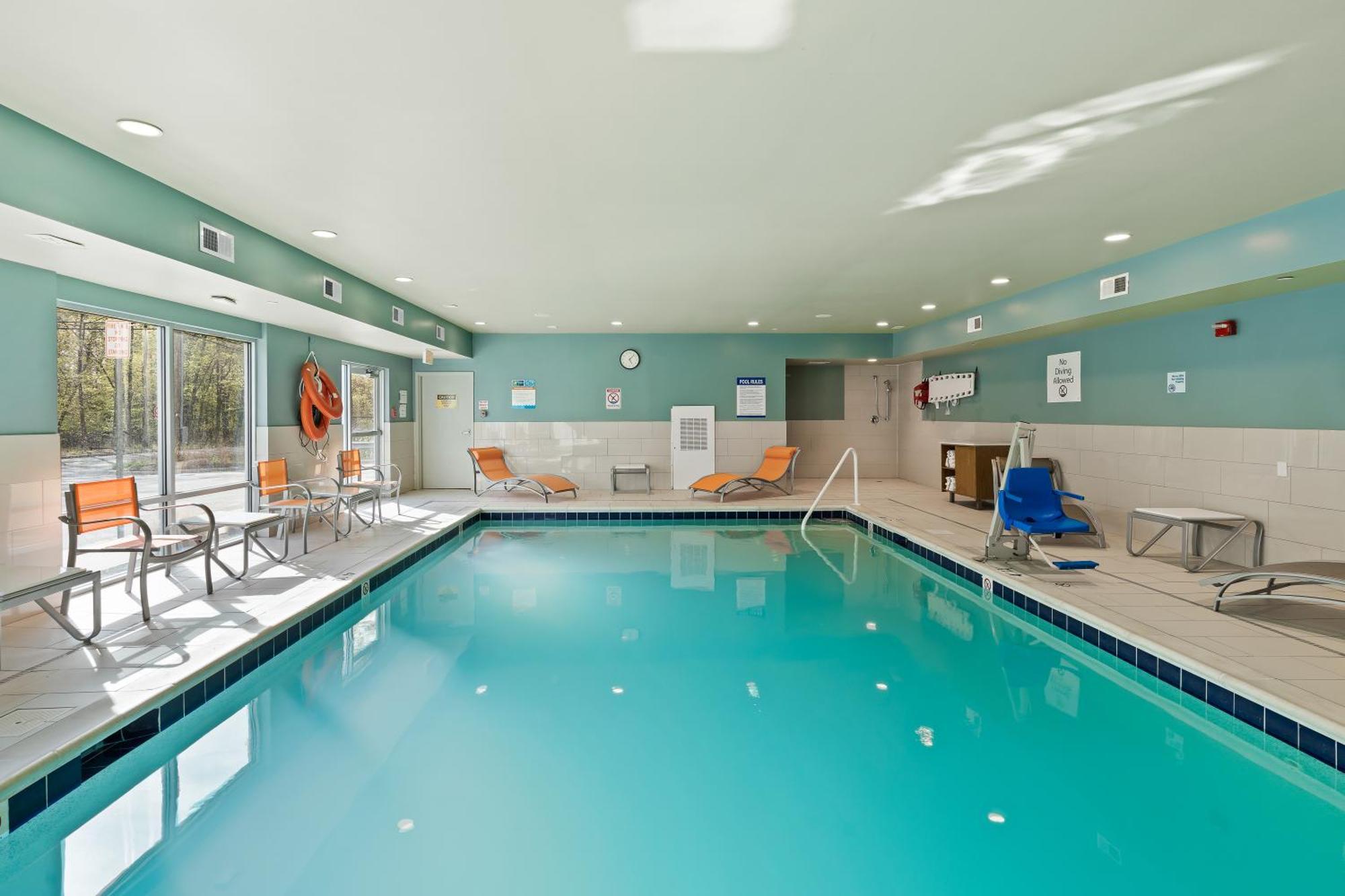 Holiday Inn Express & Suites - North Brunswick By Ihg Екстериор снимка